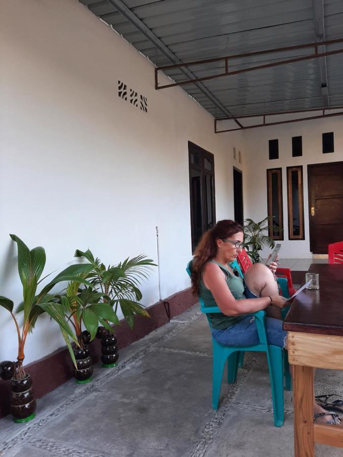 Riung Tiga Empat Tujuh Guesthouse Esterno foto