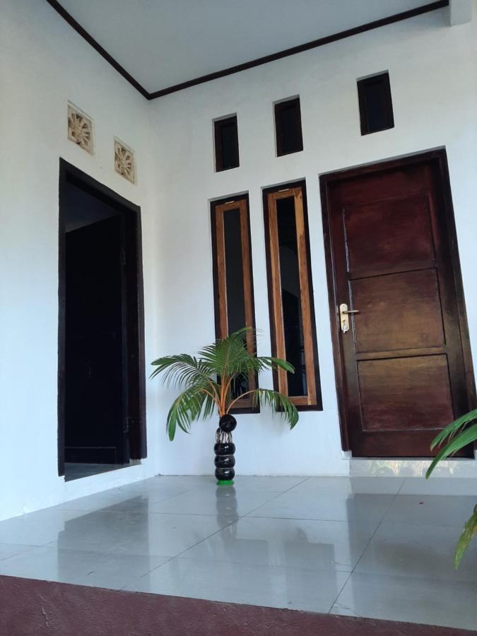 Riung Tiga Empat Tujuh Guesthouse Esterno foto