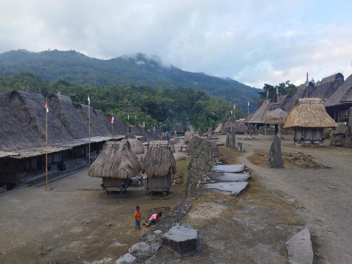 Riung Tiga Empat Tujuh Guesthouse Esterno foto
