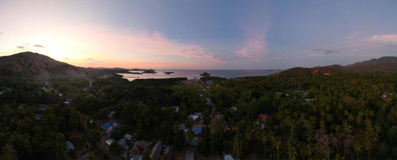 Riung Tiga Empat Tujuh Guesthouse Esterno foto