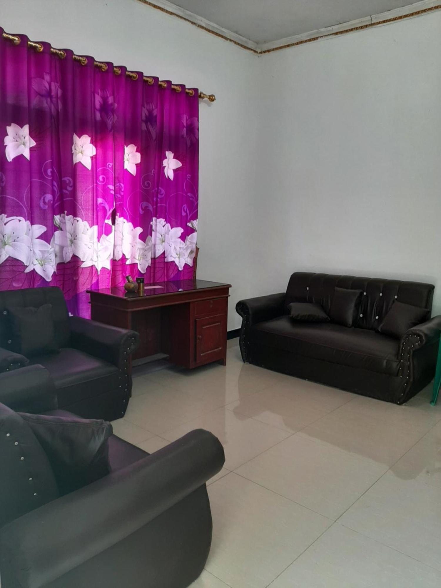 Riung Tiga Empat Tujuh Guesthouse Esterno foto