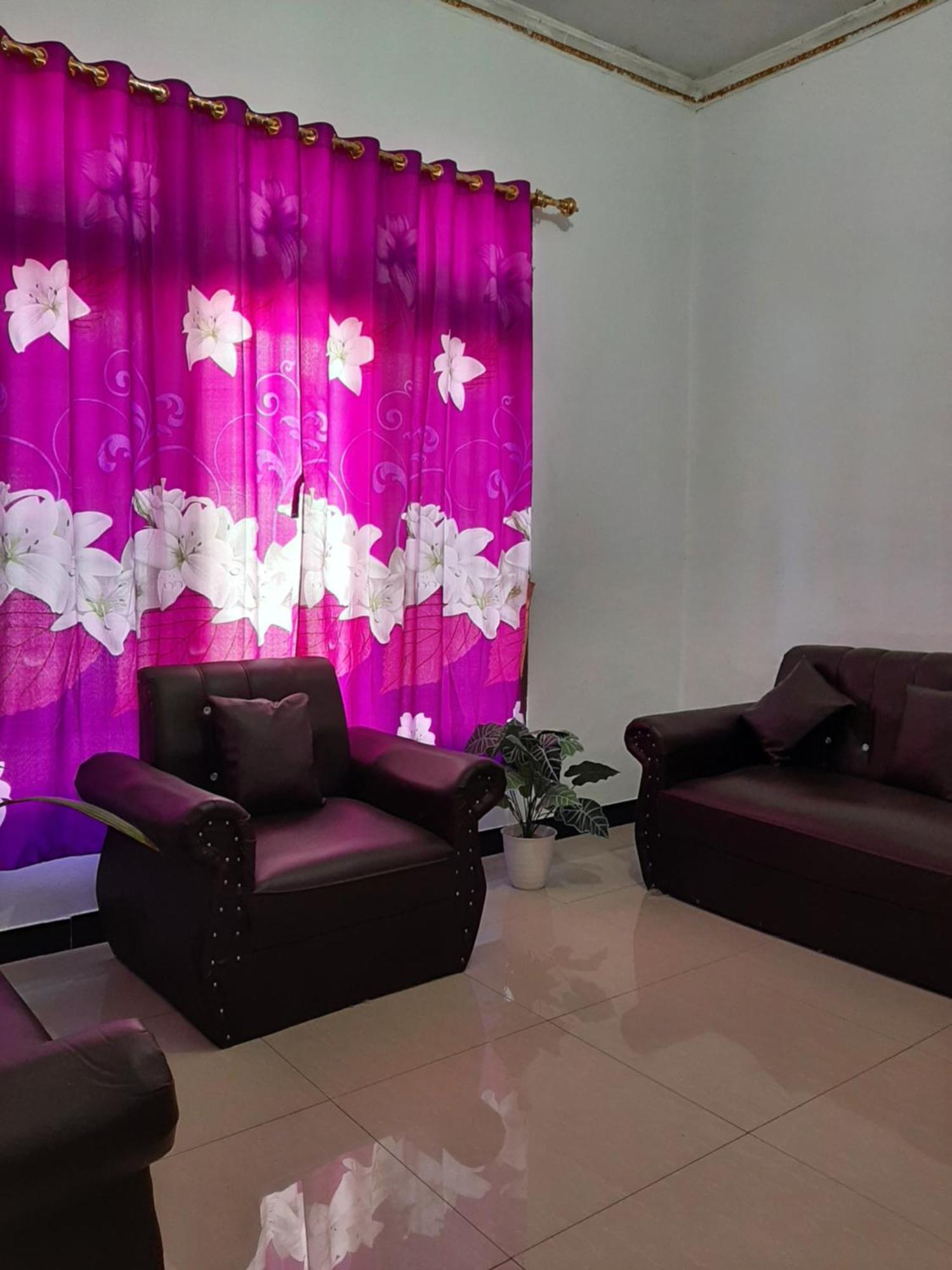 Riung Tiga Empat Tujuh Guesthouse Esterno foto