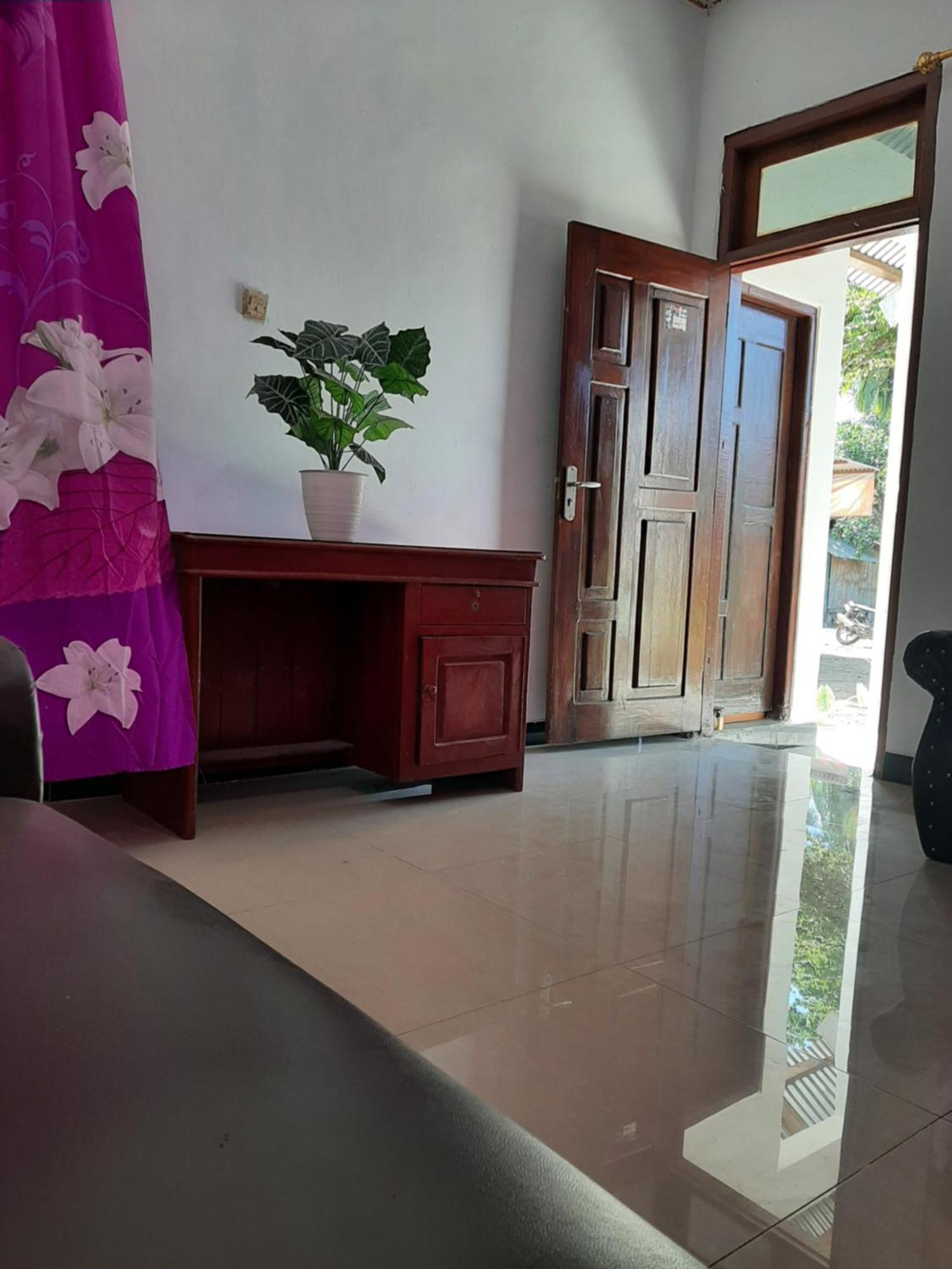 Riung Tiga Empat Tujuh Guesthouse Esterno foto