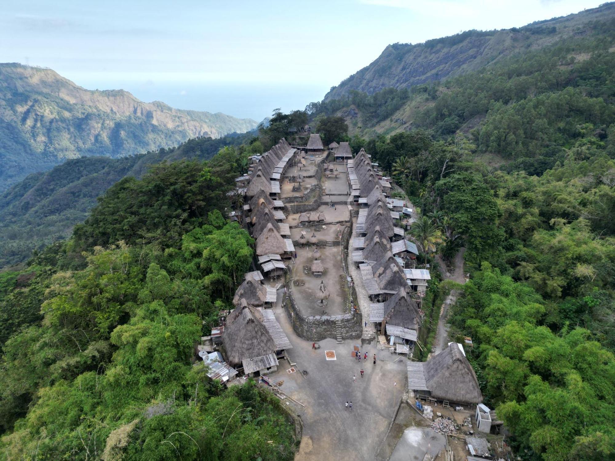 Riung Tiga Empat Tujuh Guesthouse Esterno foto