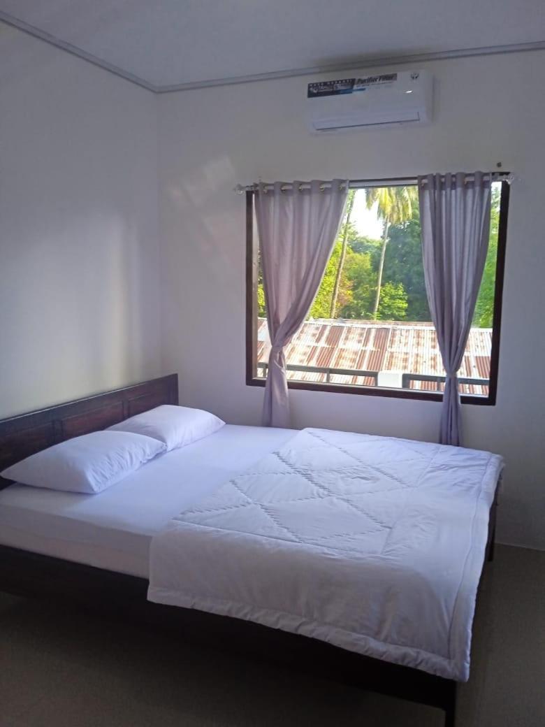 Riung Tiga Empat Tujuh Guesthouse Esterno foto