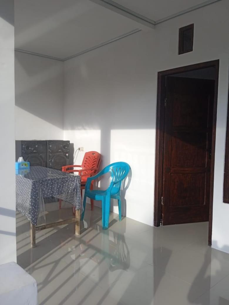 Riung Tiga Empat Tujuh Guesthouse Esterno foto