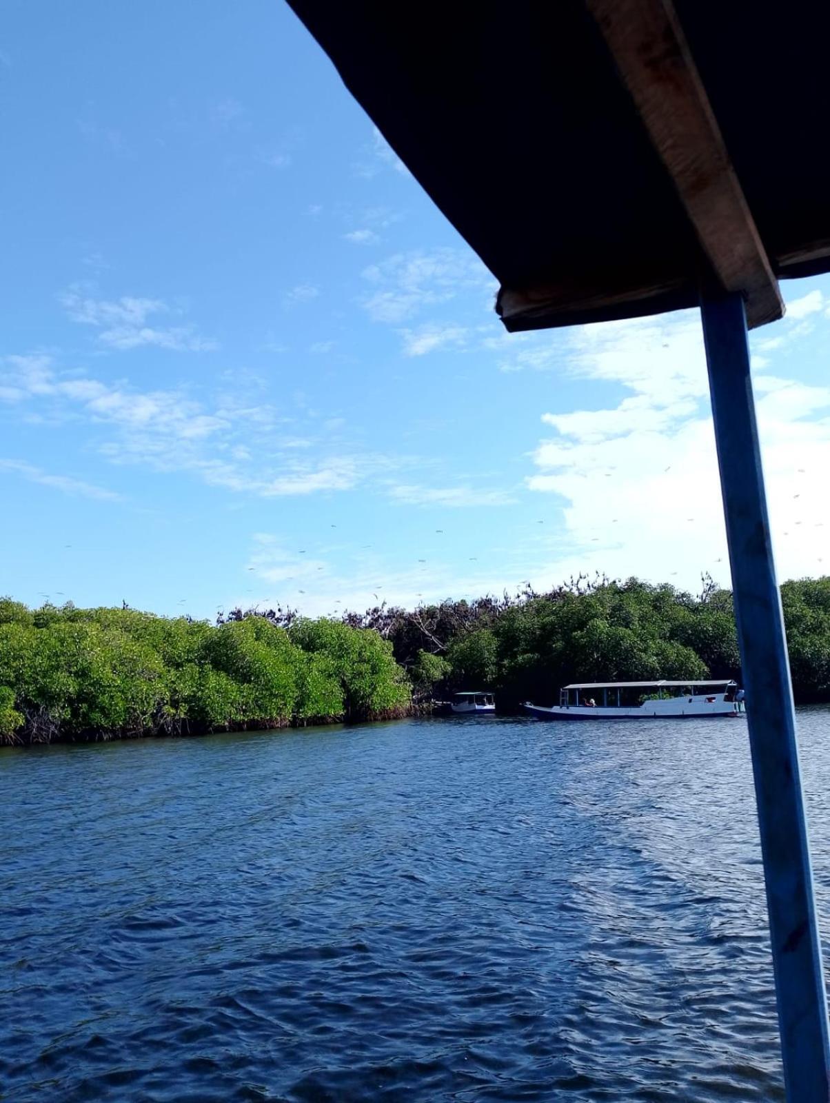 Riung Tiga Empat Tujuh Guesthouse Esterno foto